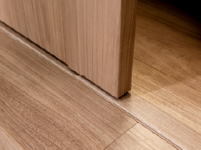 上部吊り戸を採用