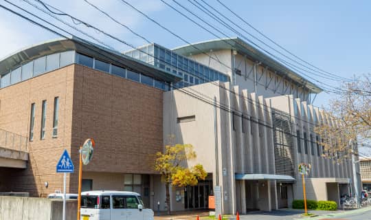 府中町立図書館・くすのきプラザ