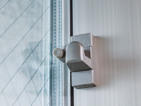 指つめ防止サッシ