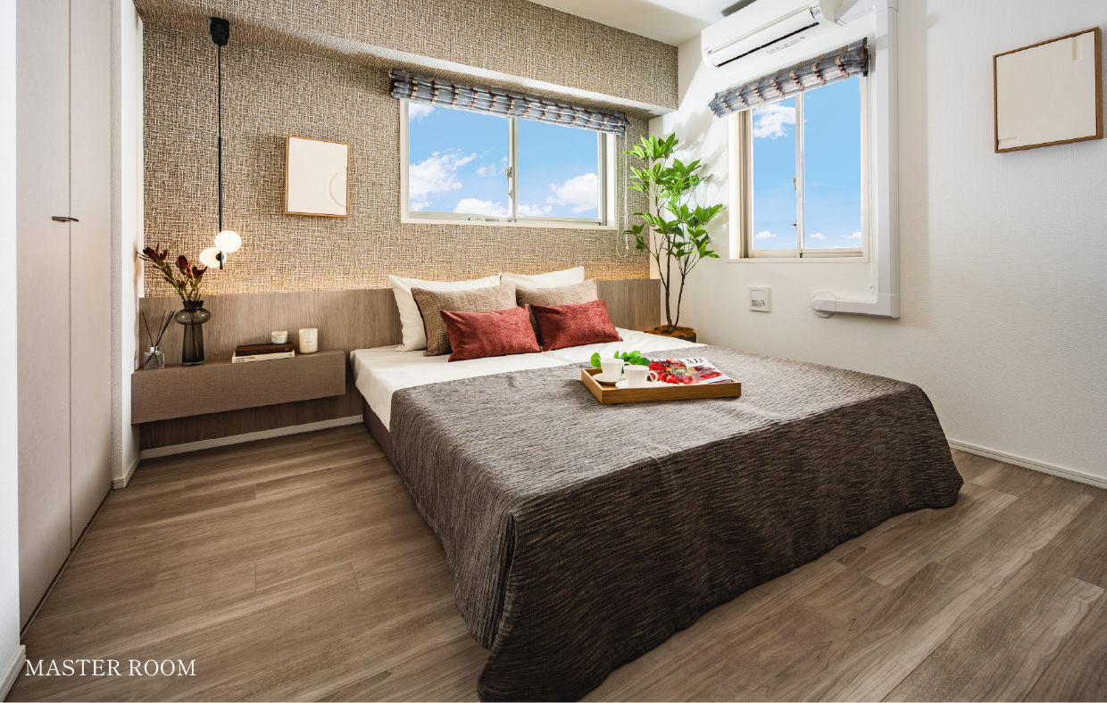 MASTER ROOM