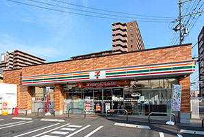 セブンイレブン津市久居駅前店 徒歩3分（約230m）