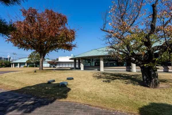新居浜市立別子銅山記念図書館