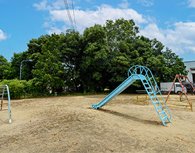 前開八幡市民公園 徒歩約11分（約820ｍ）