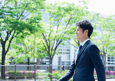 通勤中の男性