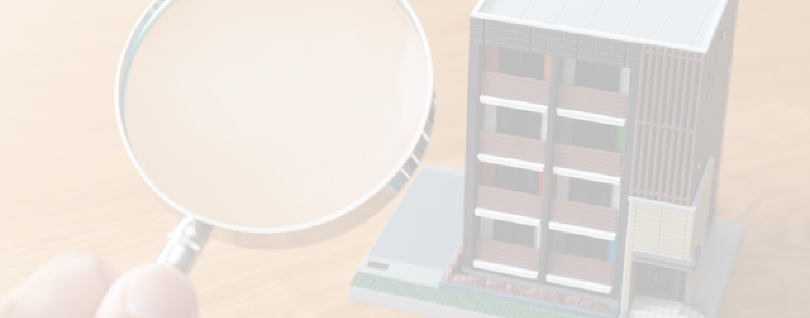 マンション模型と虫めがね