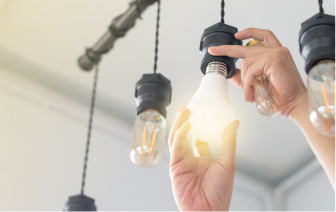 照明器具の交換作業