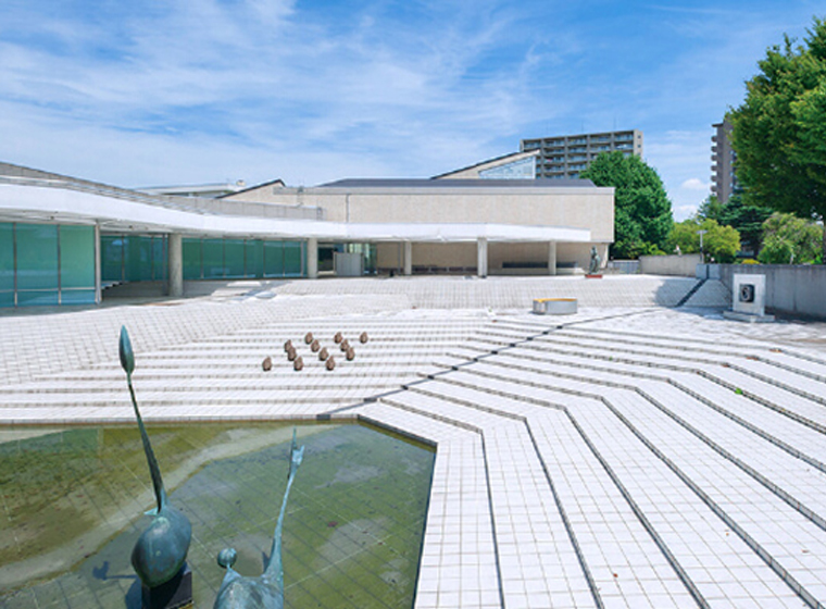 建物自体もアートとして楽しめる栃木県立美術館（徒歩9分）