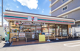 セブンイレブン鈴鹿白子駅前店の写真