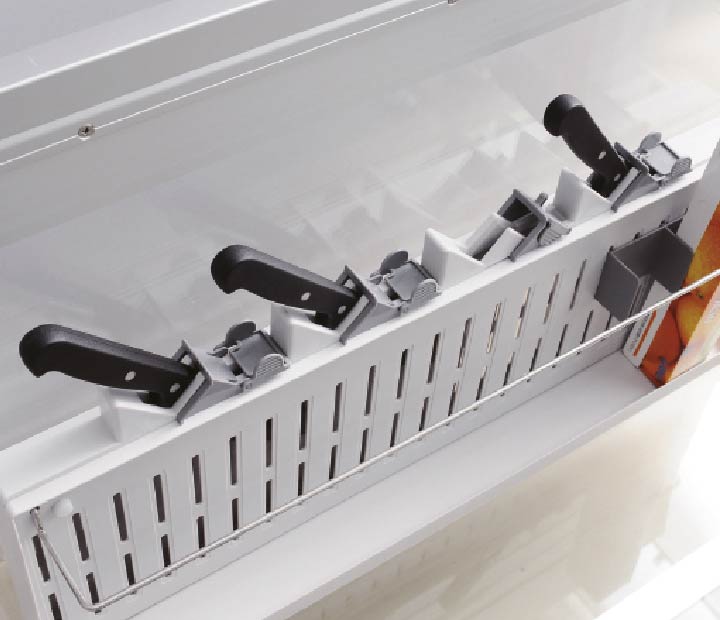 扉裏収納（包丁差し）